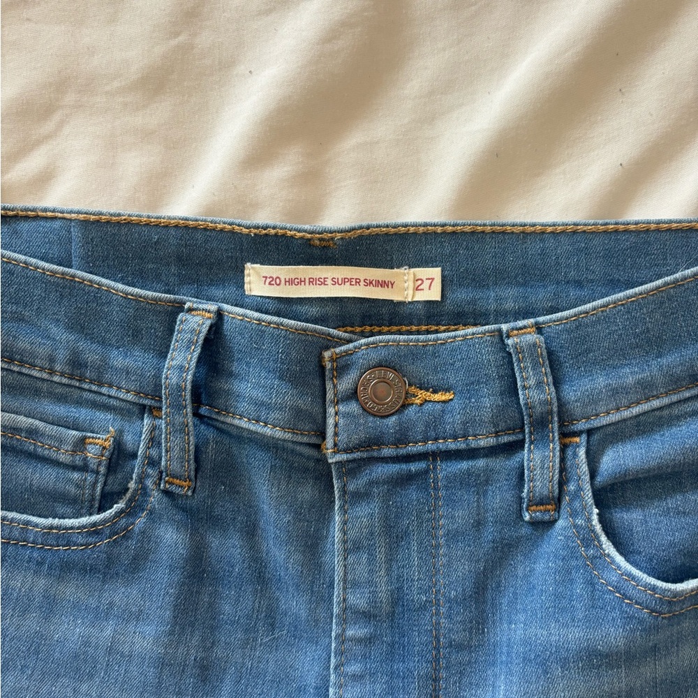 Levis 720 high rise super skinny jeans size 27